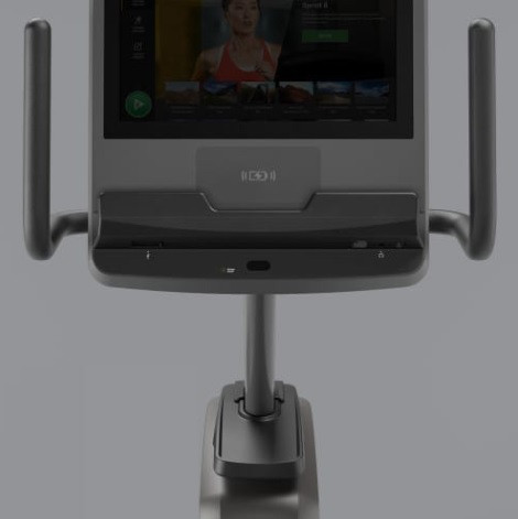 Горизонтальный велотренажер Matrix Lifestyle. Консоль Touch Base
