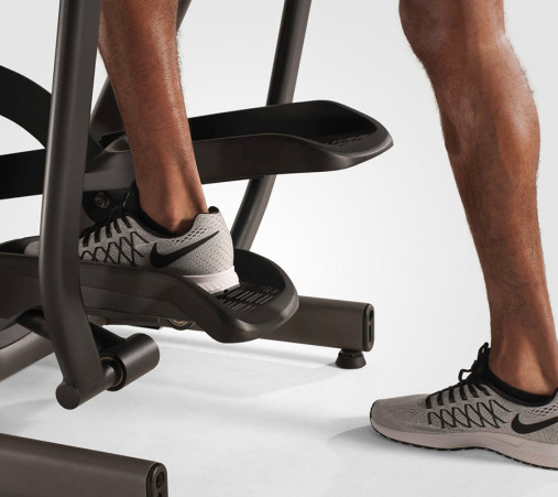 Эллиптический эргометр Matrix E50XUR домашний с 22-дюймовой тачскрин консолью